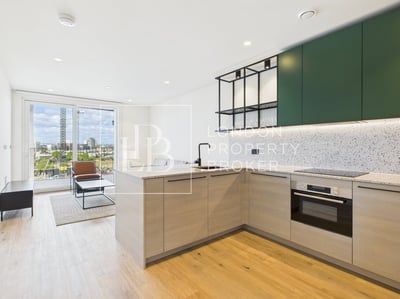 Flat Sandpiper Lane in Greater London