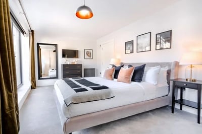 Flat King's Mews in Greater London