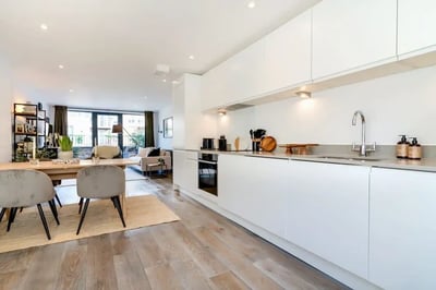 Flat King's Mews in Greater London