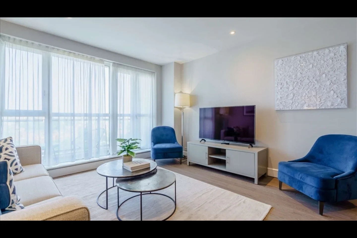 Flat Westferry Circus in Greater London