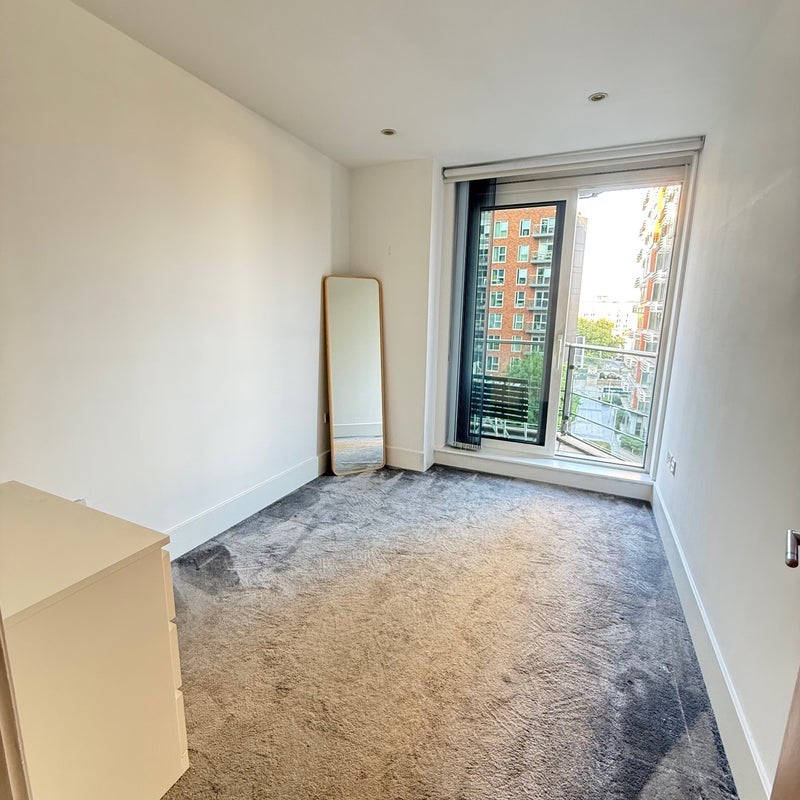 Room Juniper Drive in Greater London