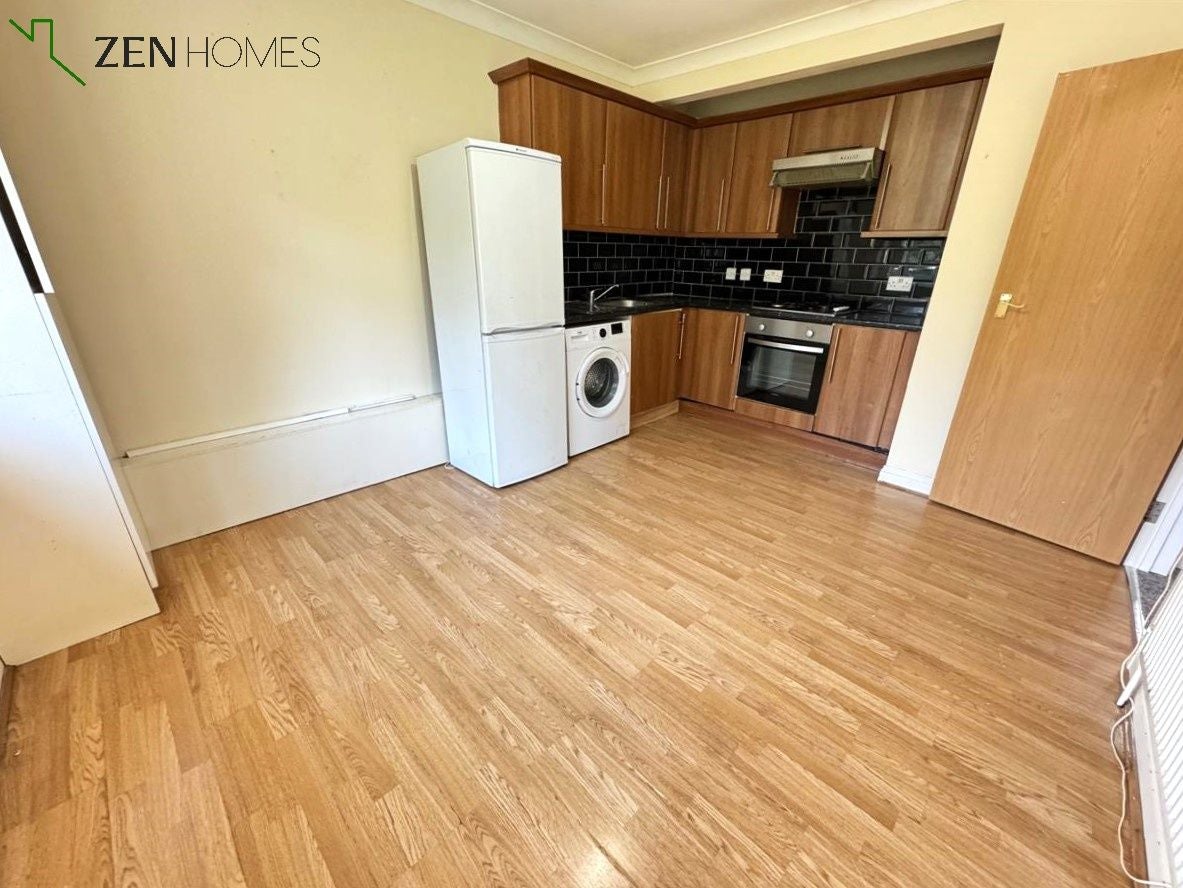 Flat Orpington Gardens in Greater London
