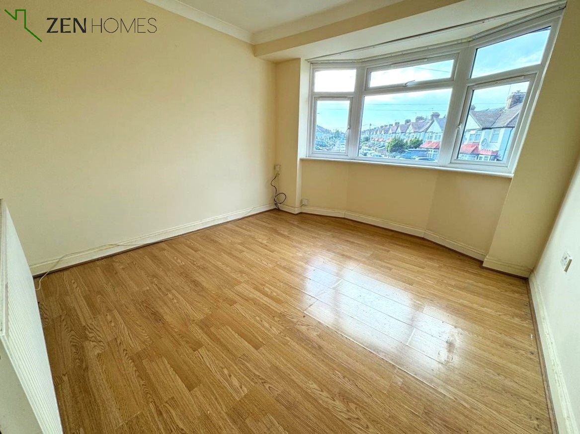 Flat Orpington Gardens in Greater London