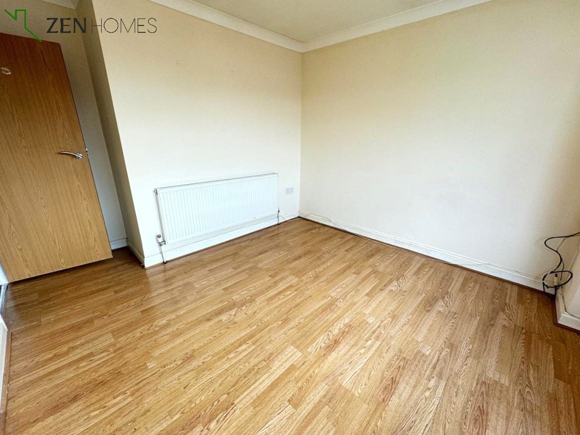 Flat Orpington Gardens in Greater London