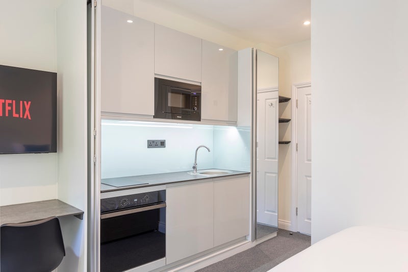 Flat Friary Road in Greater London