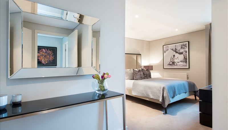 Flat Harbet Road in City of Westminster