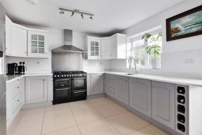 Room Frith Road in Greater London