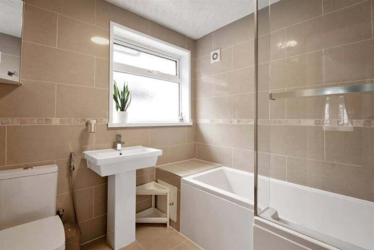 Room Frith Road in Greater London