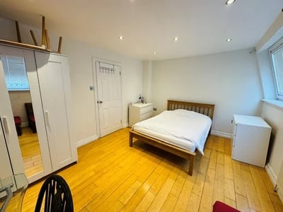 House Gosset Street in Greater London