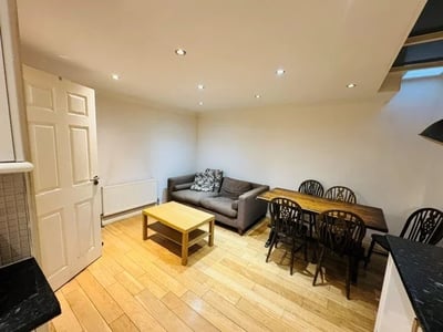 House Gosset Street in Greater London