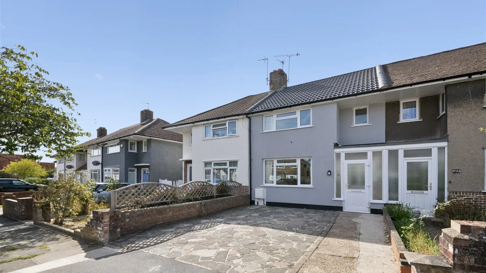 House Canfield Drive in Greater London