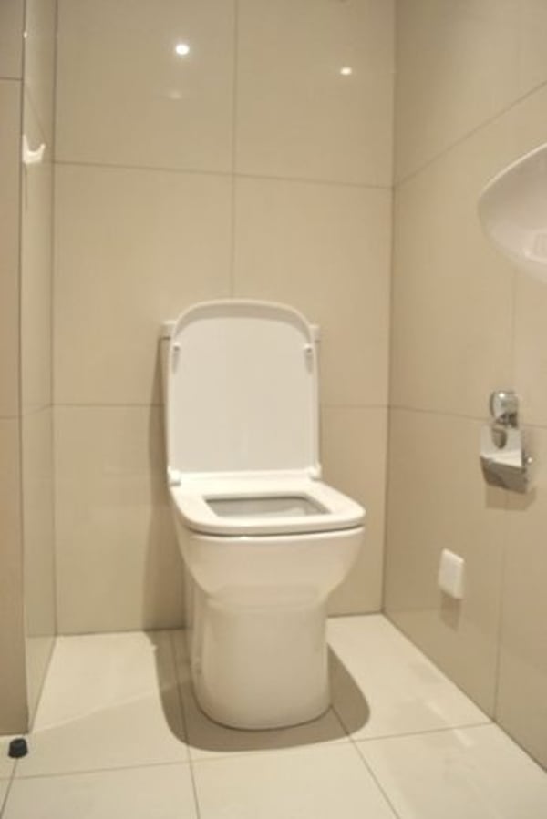 Flat Cheniston Gardens in Greater London