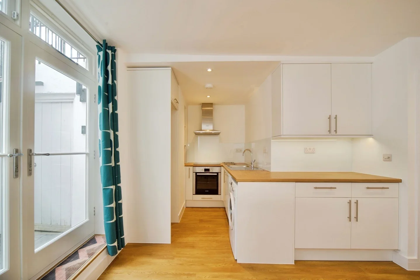 Flat Hemingford Road in Greater London