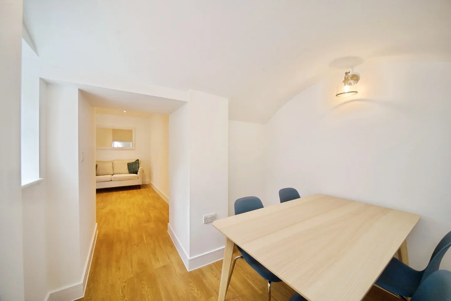 Flat Hemingford Road in Greater London