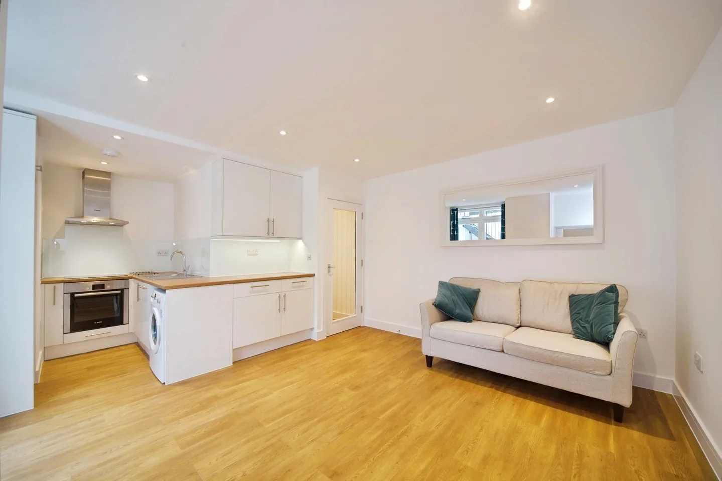 Flat Hemingford Road in Greater London