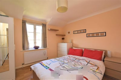 Flat Pooles Wharf Court in Bristol