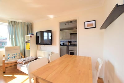Flat Pooles Wharf Court in Bristol