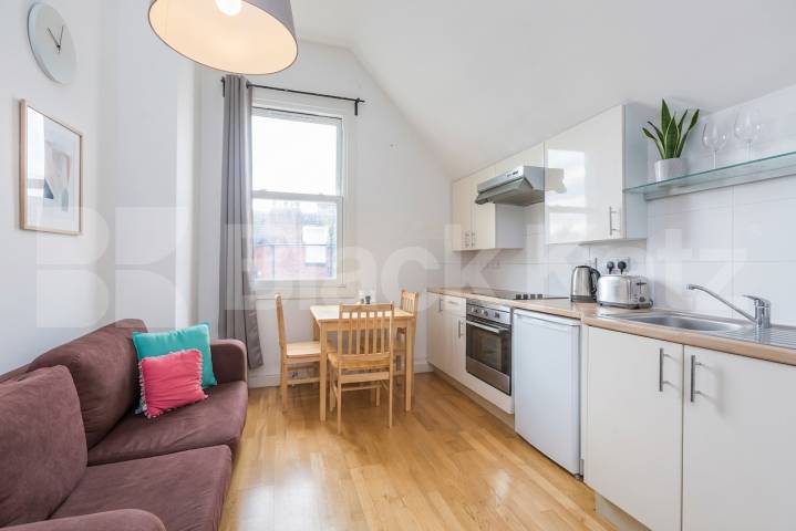 Flat Iverson Road in Greater London
