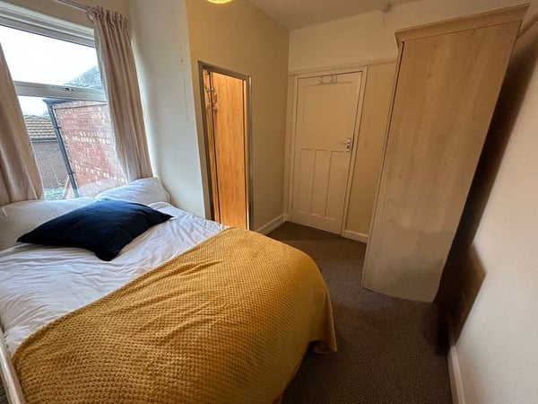 Room Allington Avenue in Nottingham