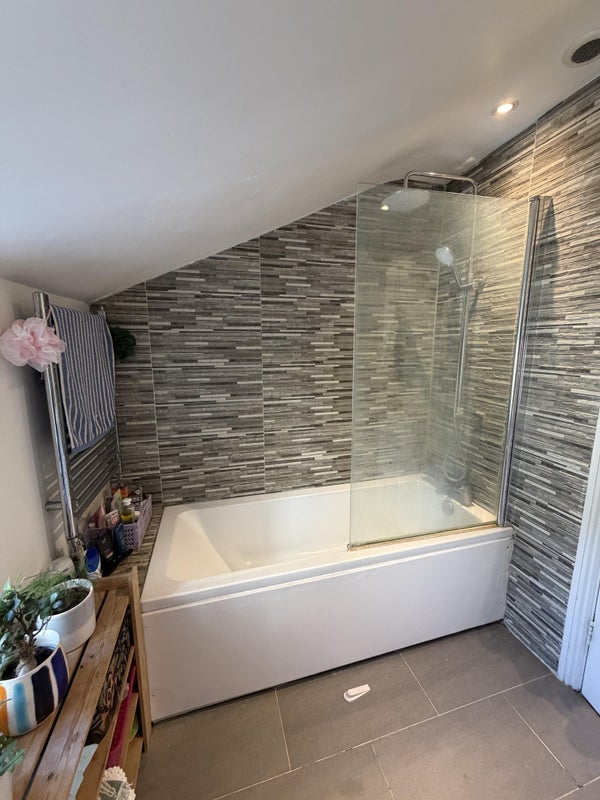 Room Sudbourne Road in Greater London