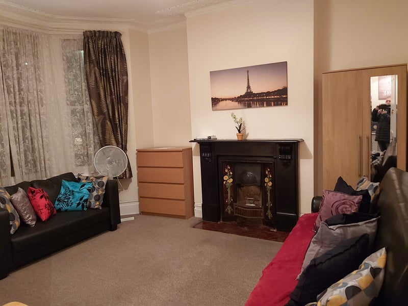 Room Ballater Road in Greater London