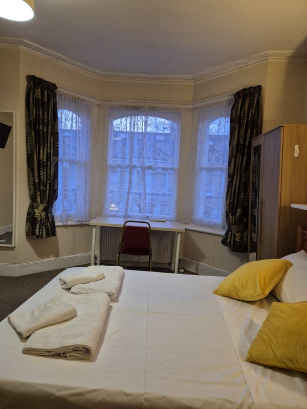 Room Ballater Road in Greater London