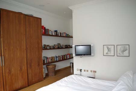 Flat Bracknell Gardens in Greater London