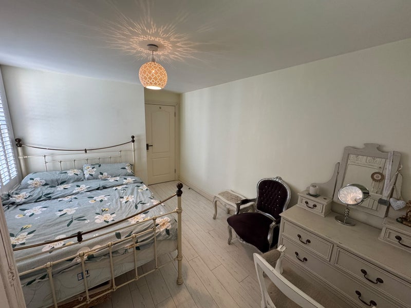 Room Leythe Road in Greater London