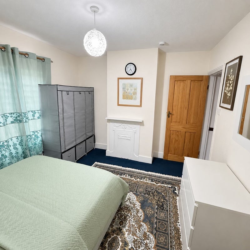 Room Uxbridge Road in Slough
