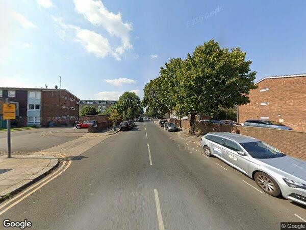 Flat Lansdowne Road in Greater London