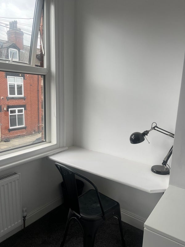 Room Back Hartley Grove in Leeds