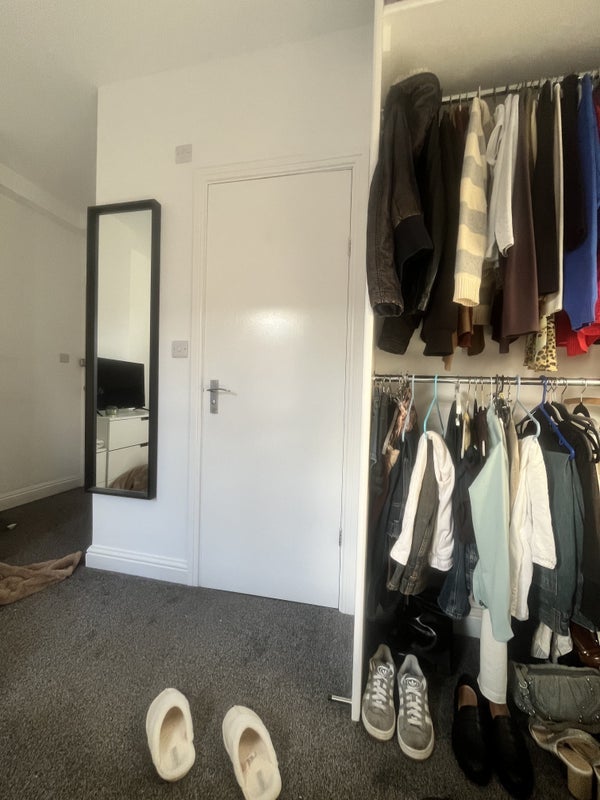 Room Back Hartley Grove in Leeds