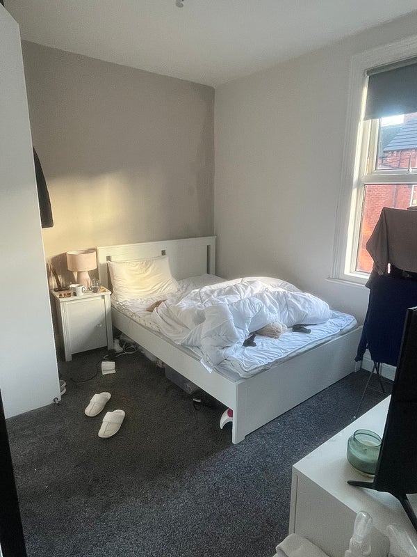Room Back Hartley Grove in Leeds