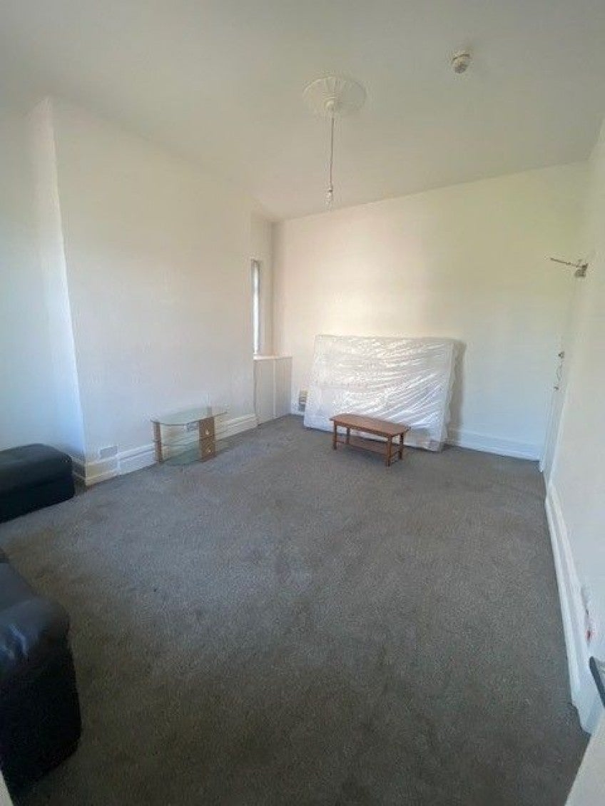 Flat Stretford Road in Trafford