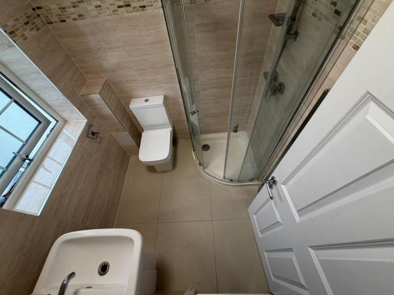 Flat Ascot Close in Greater London