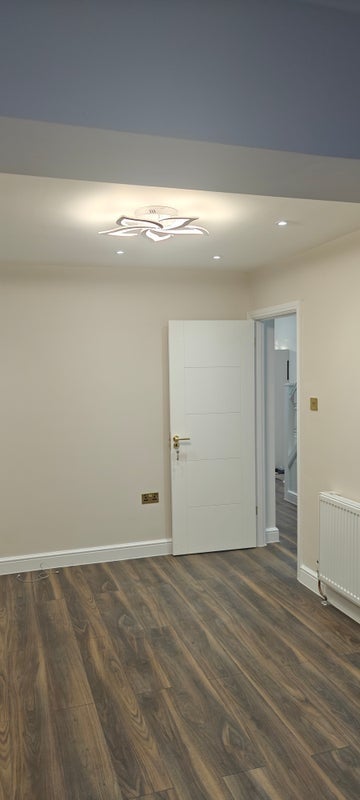Room Shaftesbury Avenue in Greater London
