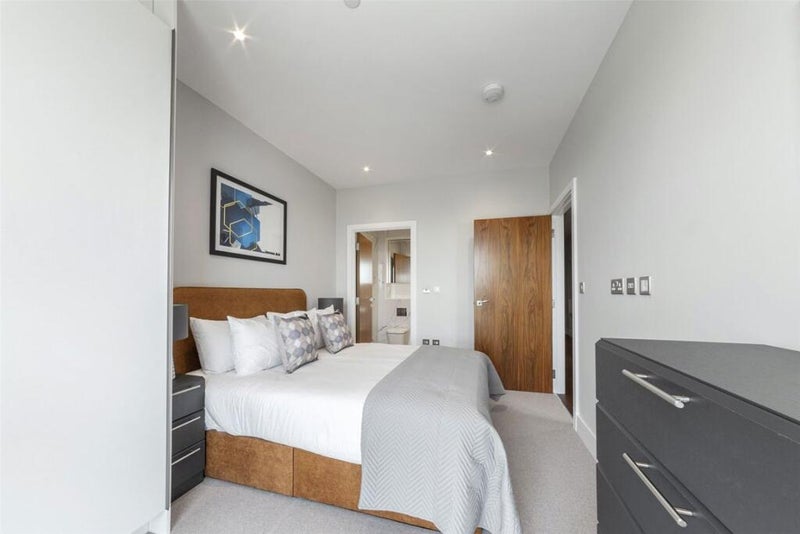 Flat Silvocea Way in Greater London