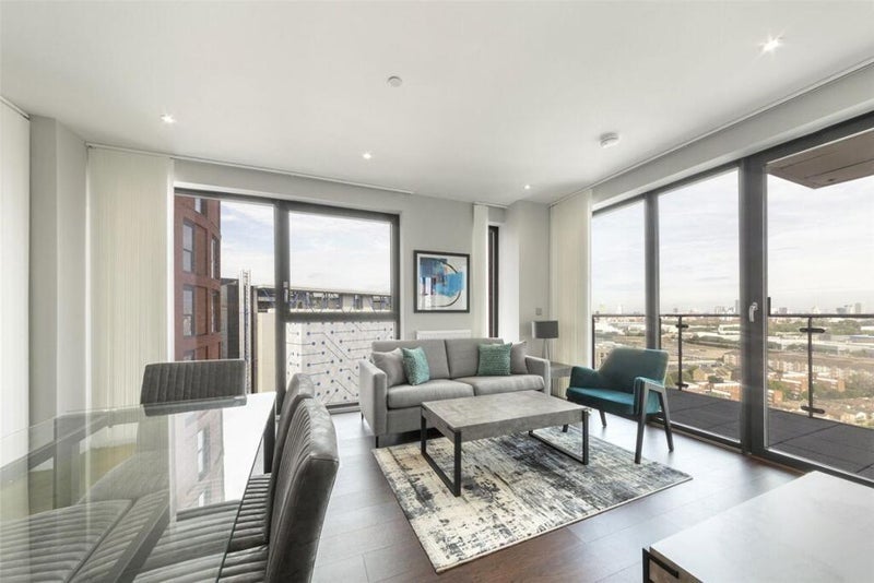 Flat Silvocea Way in Greater London