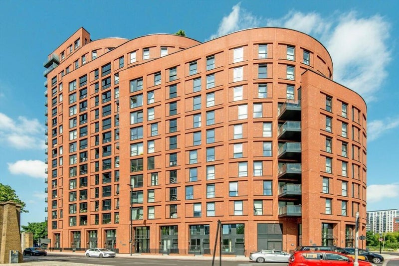 Flat Silvocea Way in Greater London