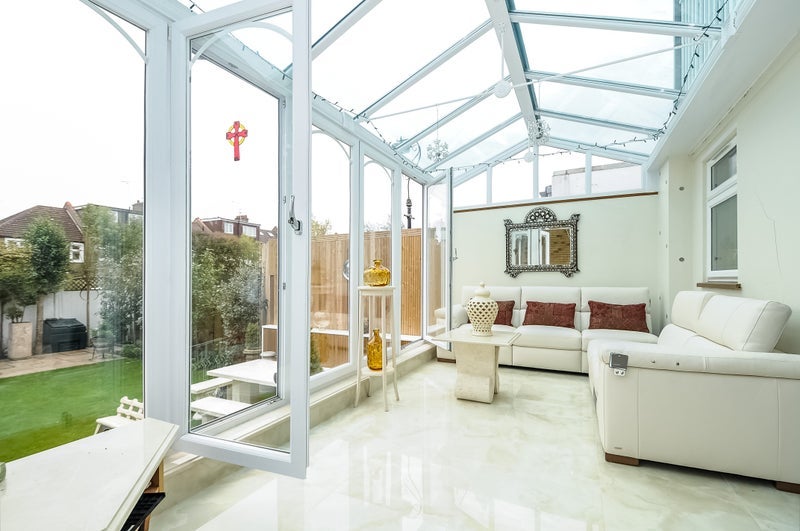 Room Sandringham Gardens in Greater London