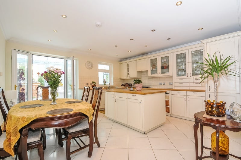 Room Sandringham Gardens in Greater London
