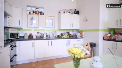 Room Cooper Road in Greater London