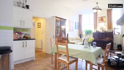 Room Cooper Road in Greater London
