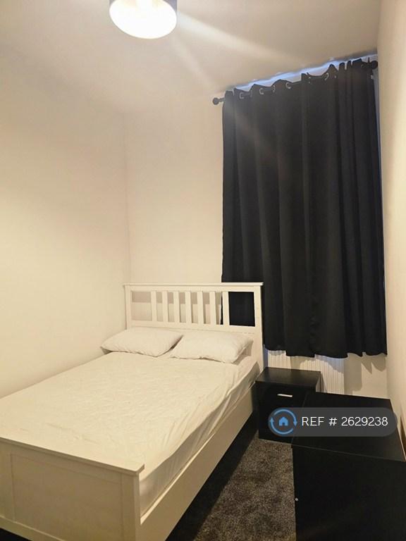 Room Wargrave Road in Newton-le-Willows