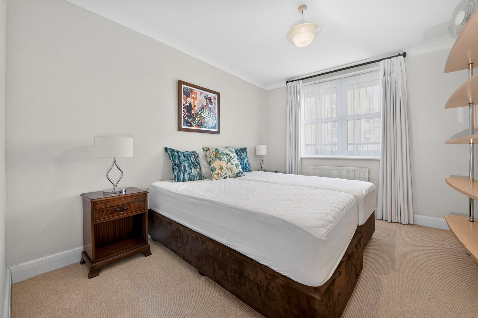 Flat Keswick Road in Greater London