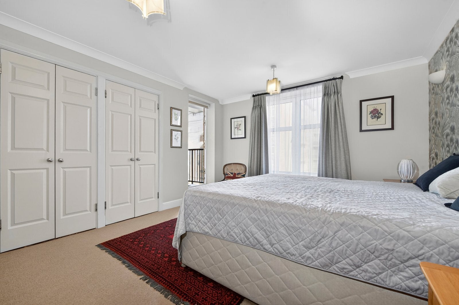 Flat Keswick Road in Greater London