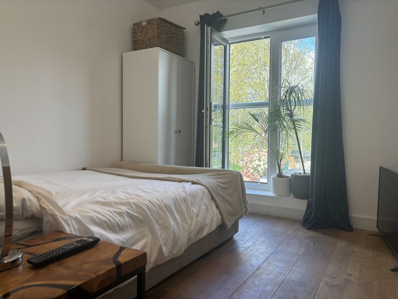 Room Walden Avenue in Greater London