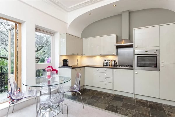 Flat Rostrevor Road in Greater London
