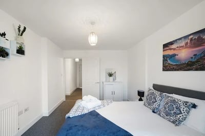 Flat Colnbrook By-Pass in Slough