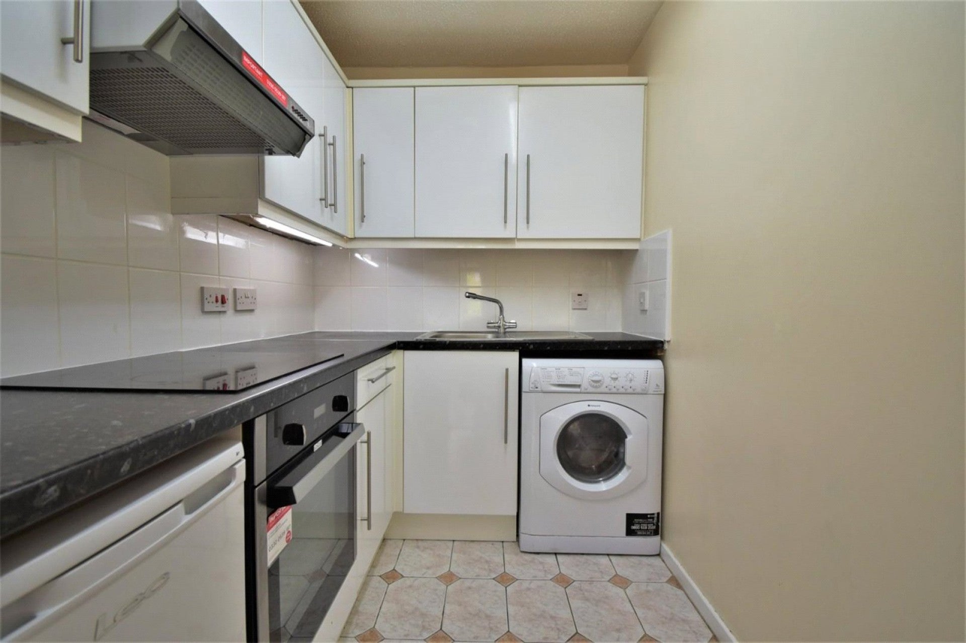 Flat Clarkes Drive in Greater London